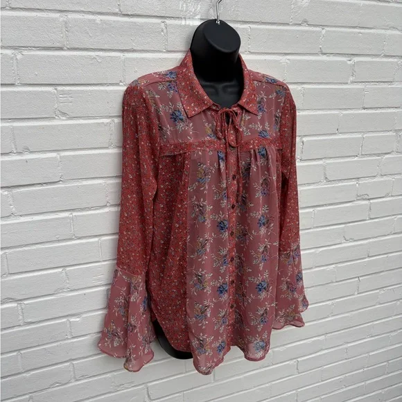 Kori Floral Bell Sleeve Blouse in Coral and Rust - Picture 4 of 11